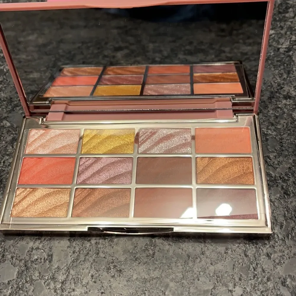Ciate The Velvet Palette 2 piece eyeshadow palette super sparkly metallic new